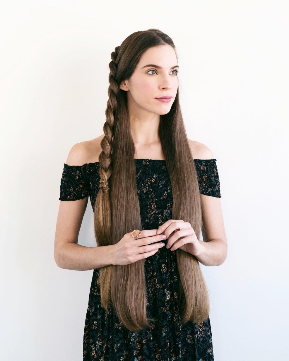 Private photo of naked Hindu with very long hair from the back