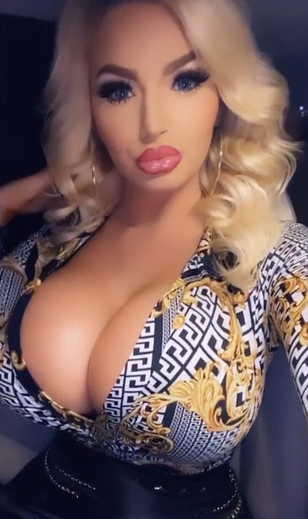 Margot Robbie is 18 years old