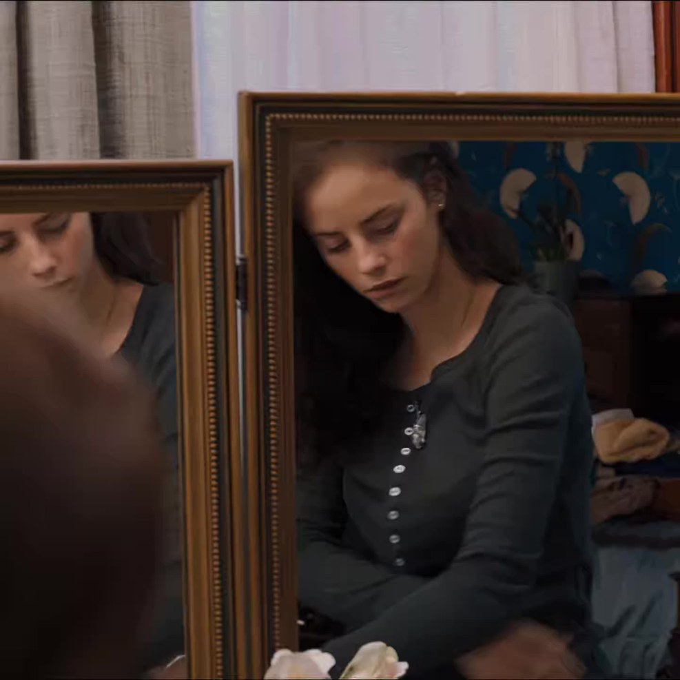 Kaya Skogladario Selfie