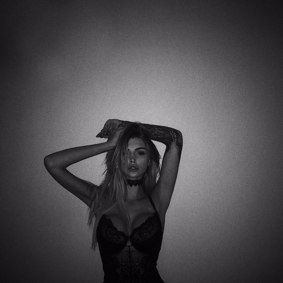 Aliana vambo alex Becker