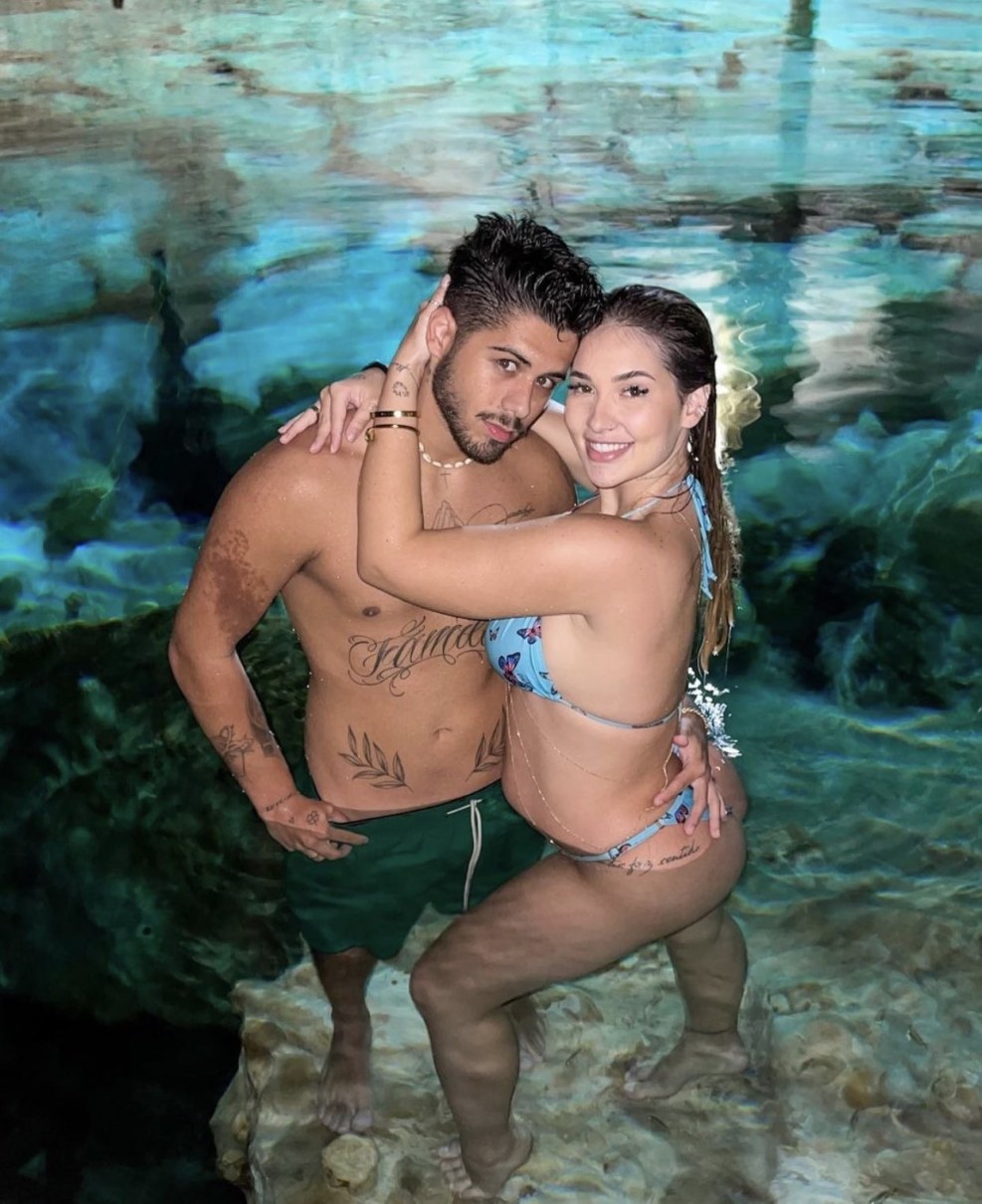 Cartoon spouses at the table