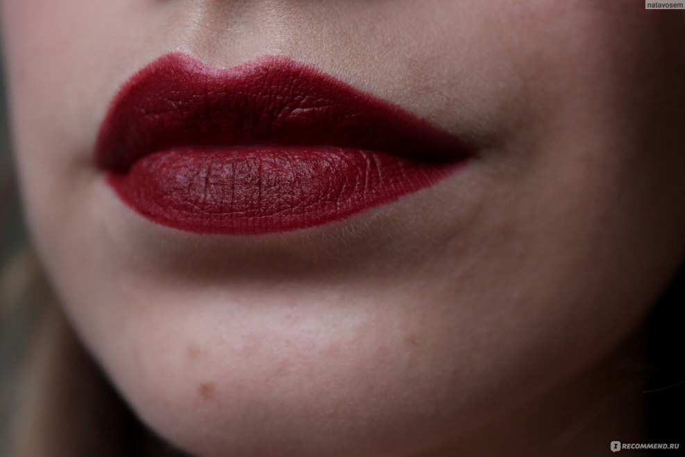 Maybelline 975 Divine Wine