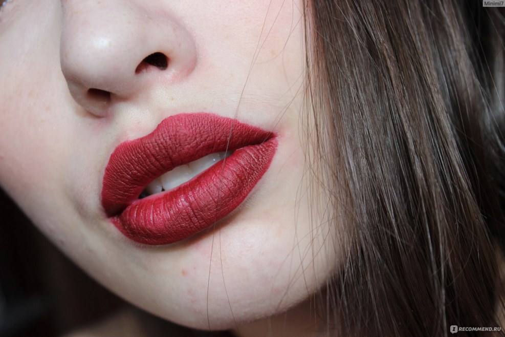 Lipstick Avon Divine Wine