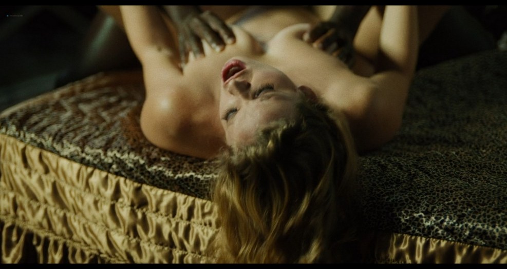 Sophie di hairy pussy