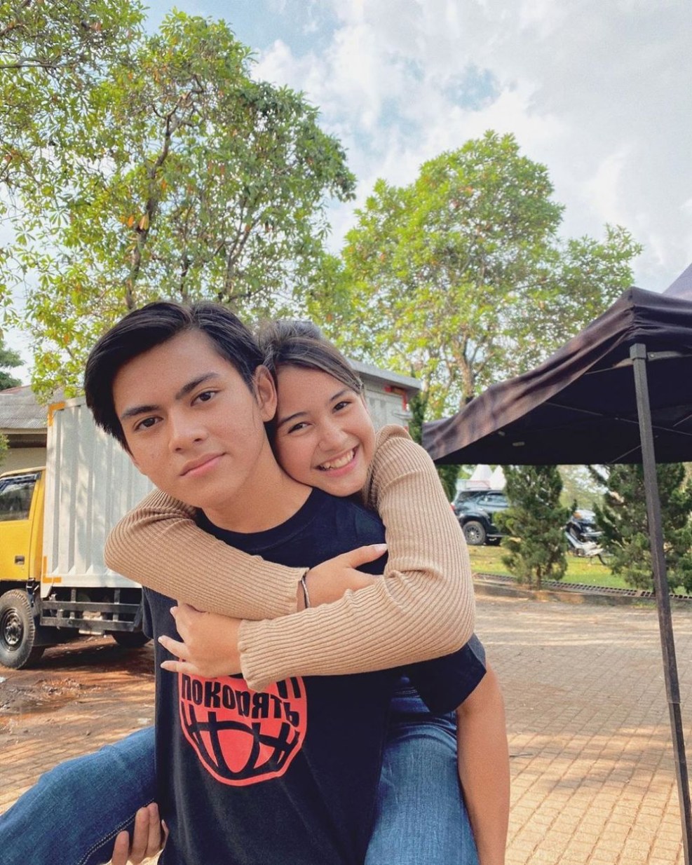 Shyukran ovala to plastic