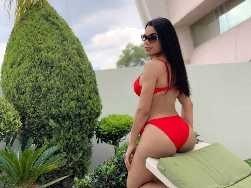 Porn -charm Guy Itzel