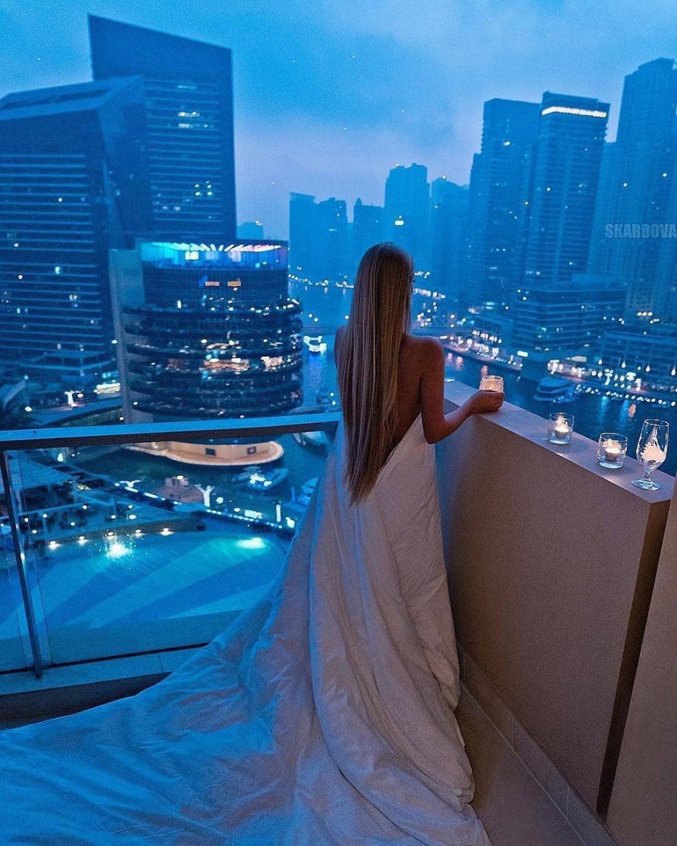 Girl in the night city