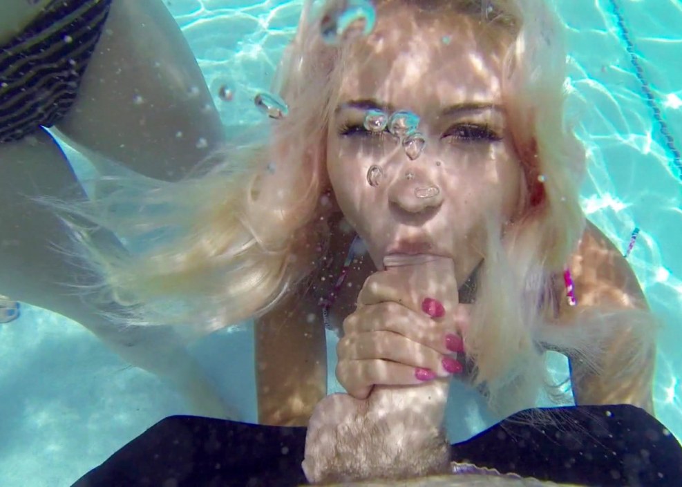 Lizbian naked in water