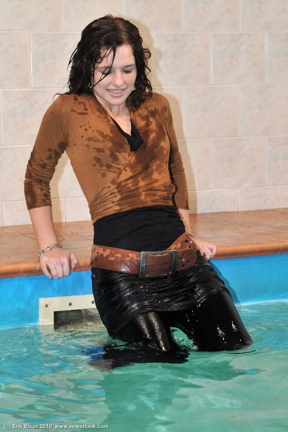 Girl in pantyhose Wetlook