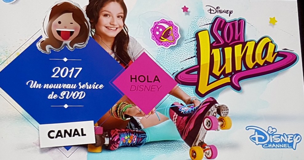 Cake with butterflies and flowers bend