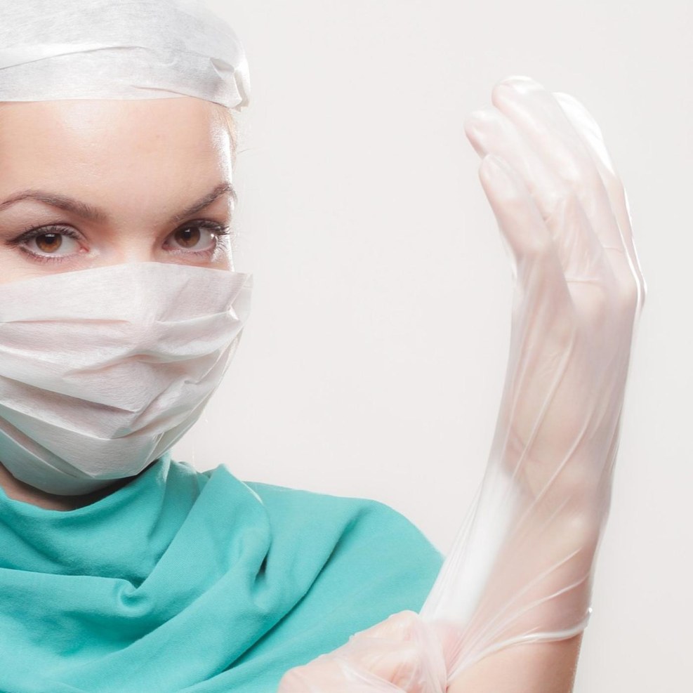 How to wear a sterile mask correctly