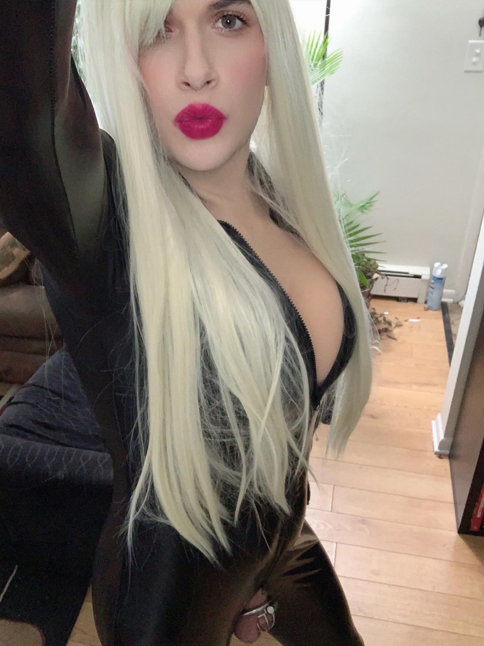 Olga Barton in latex