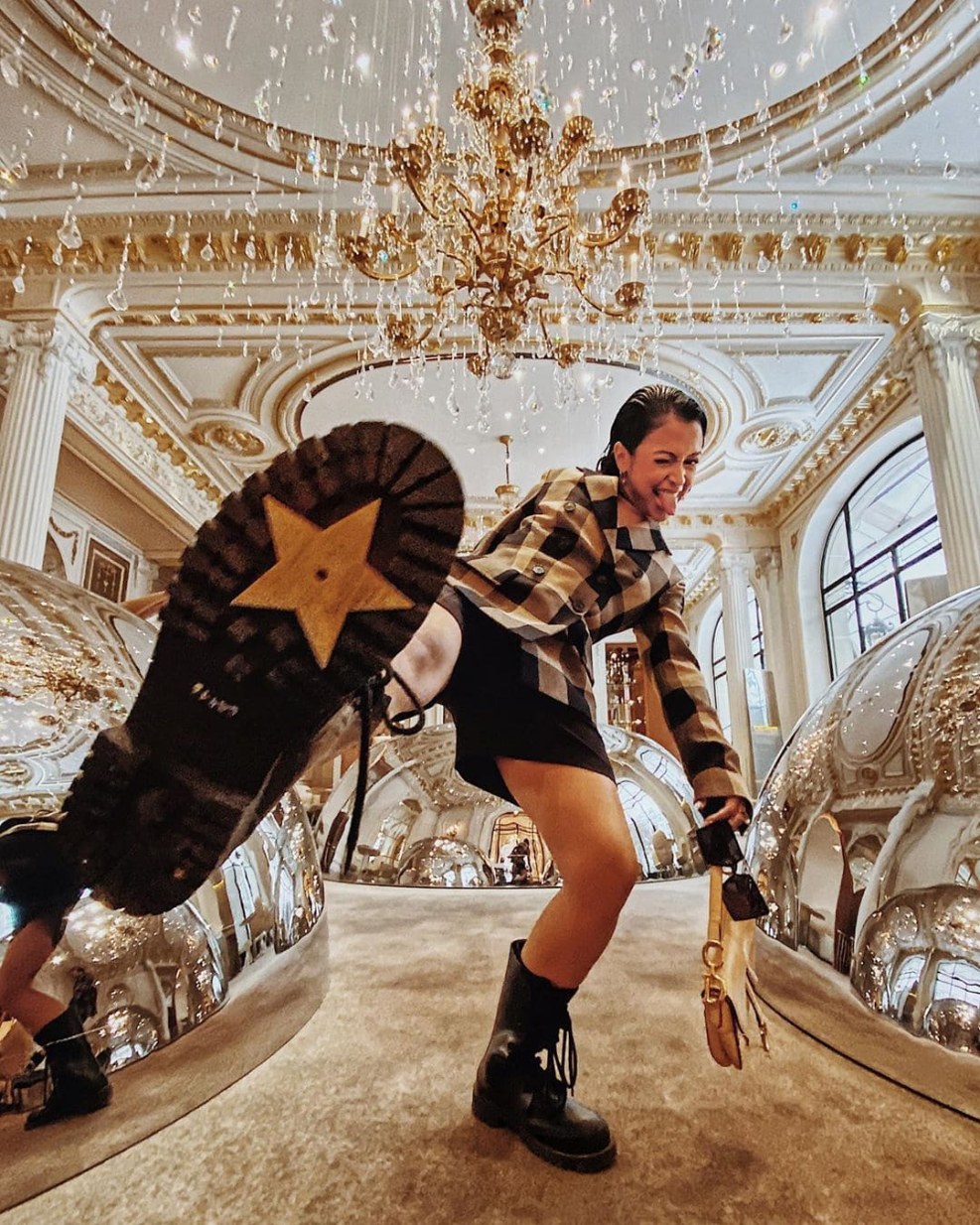 Instagram @elisabethfish Lisa