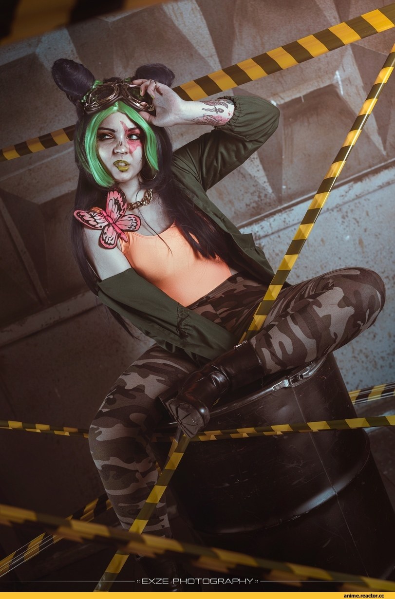 Trish Una cosplay Shirogane