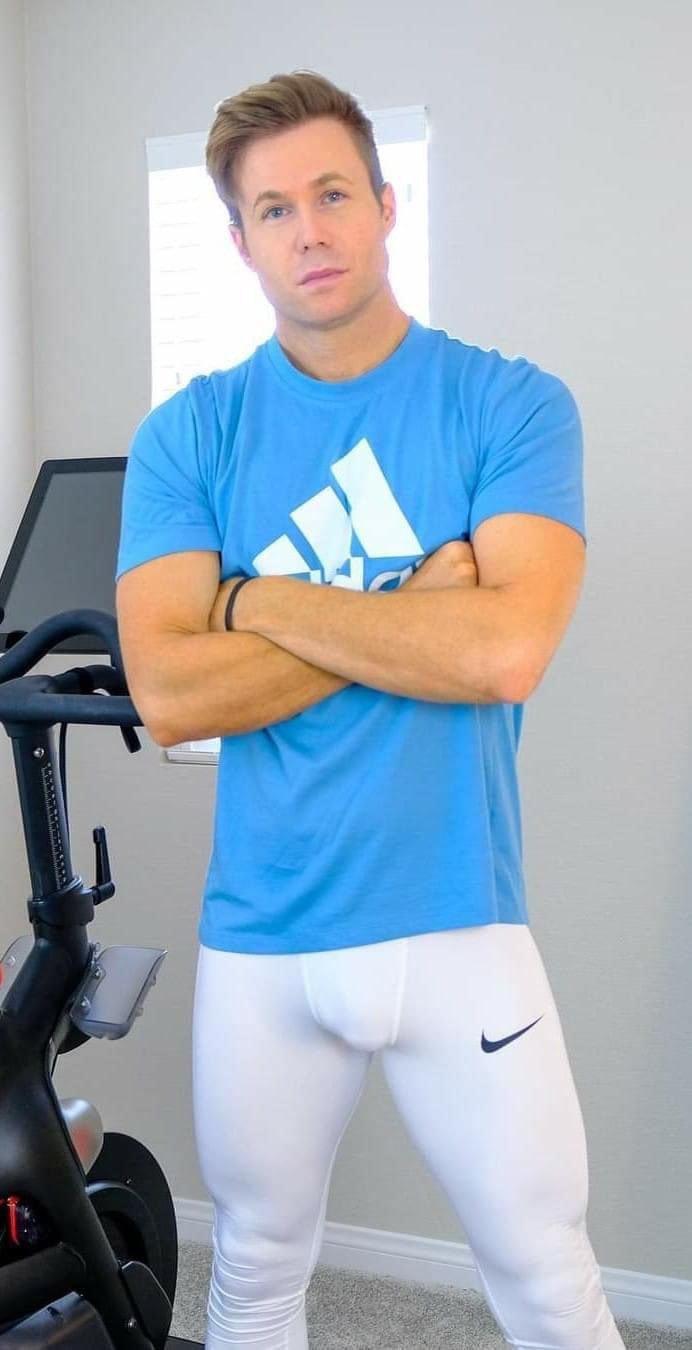 Derek Yates (49 photos)