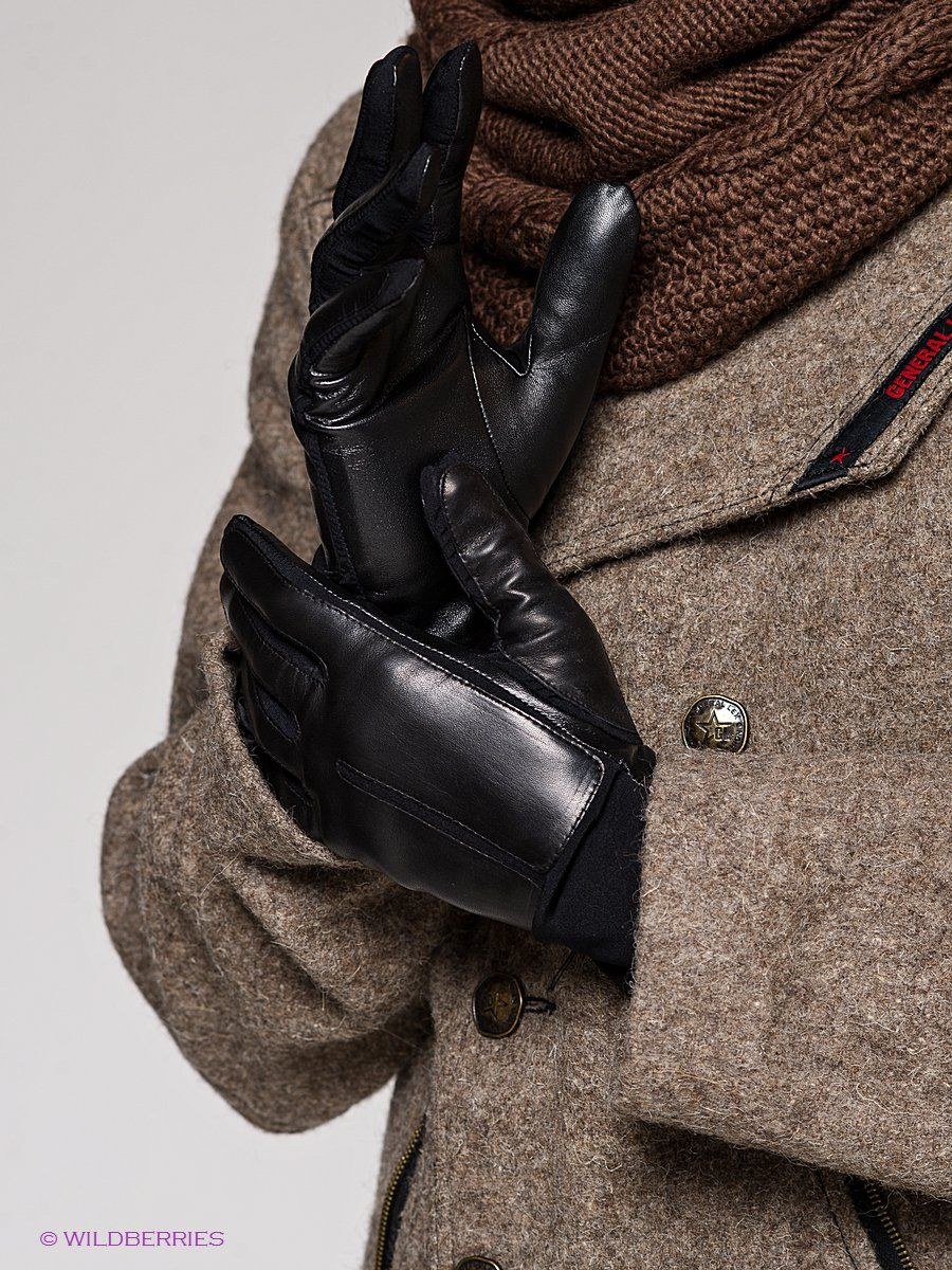 Caresses in leather gloves