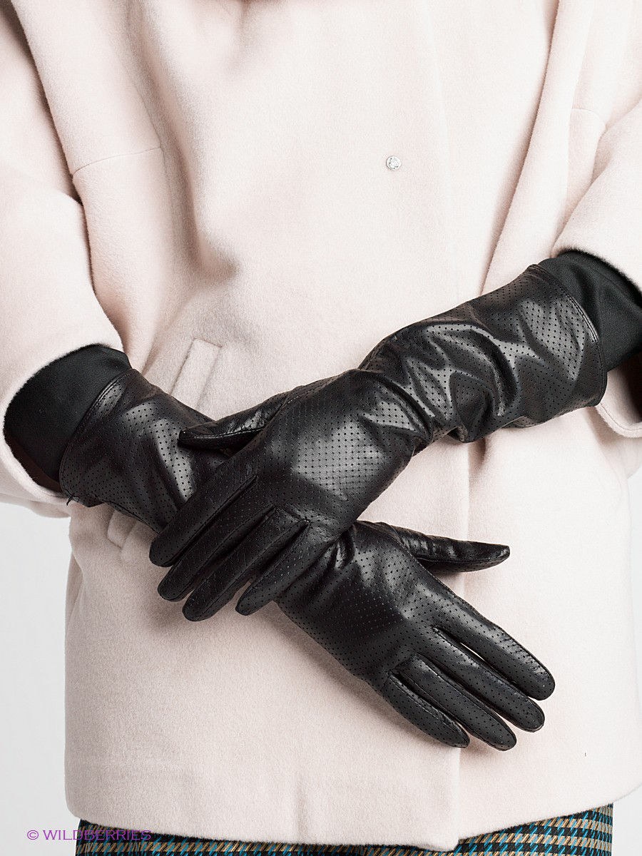 Leather skirt and gloves