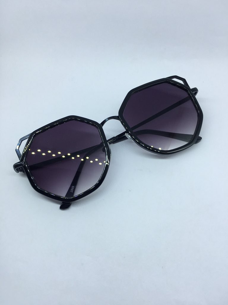 Manuel Arkuri in underwear