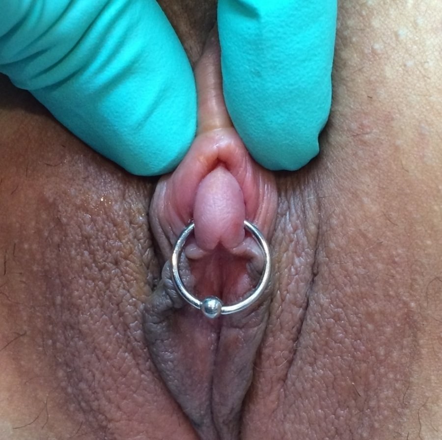 Women's anal piercing