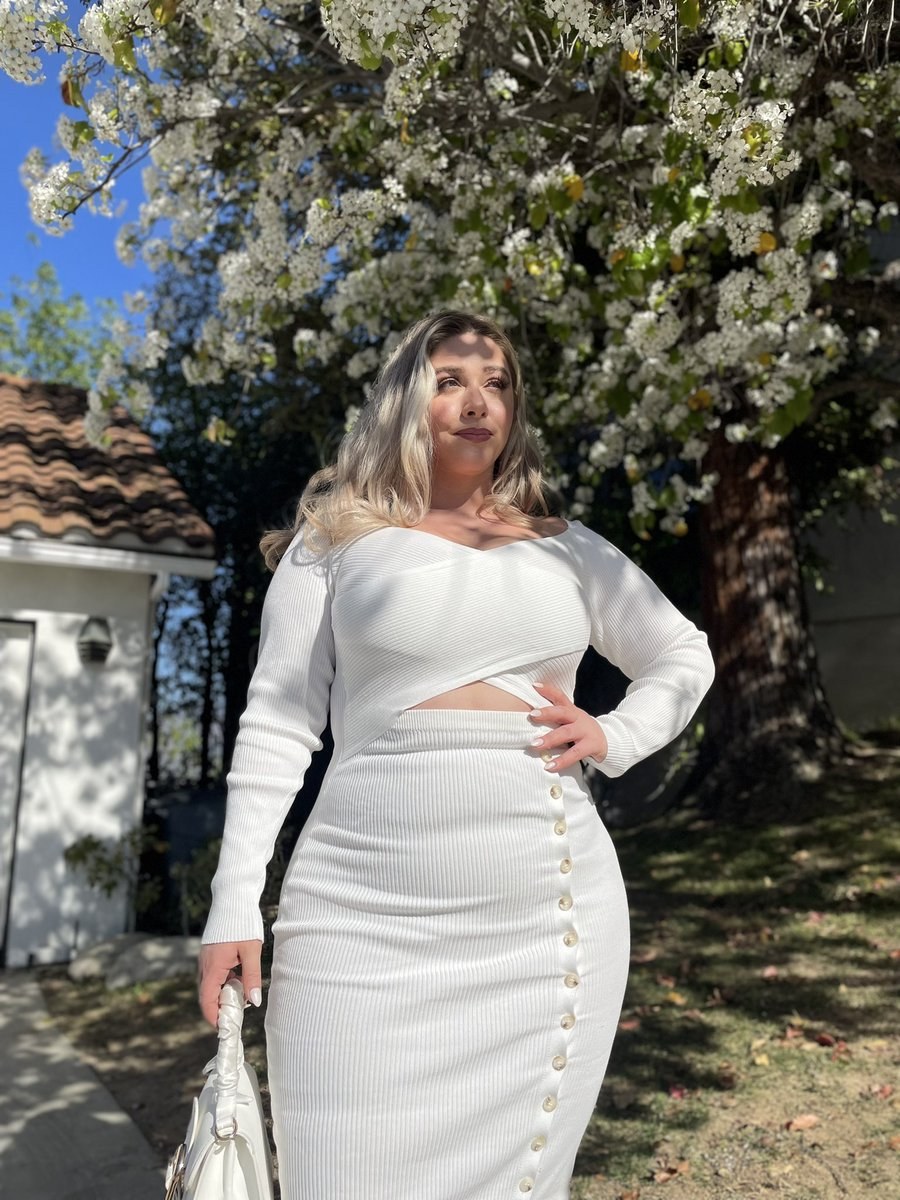 Ella Brian model plus saz