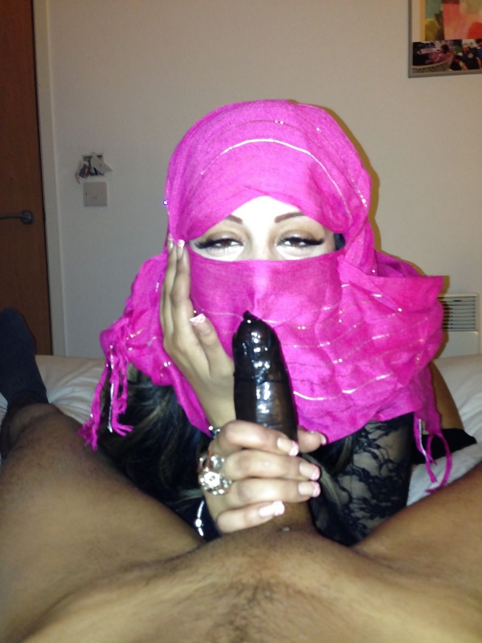 Futon-Hot-Niqab-Play