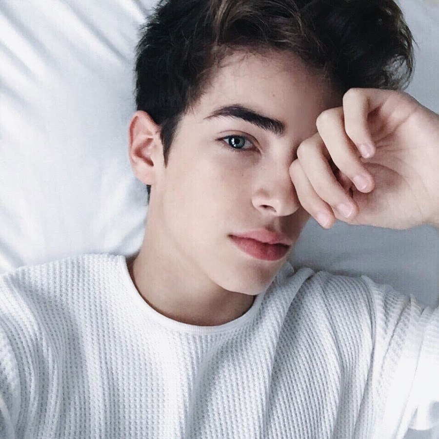 Manu Rios (62 photos)