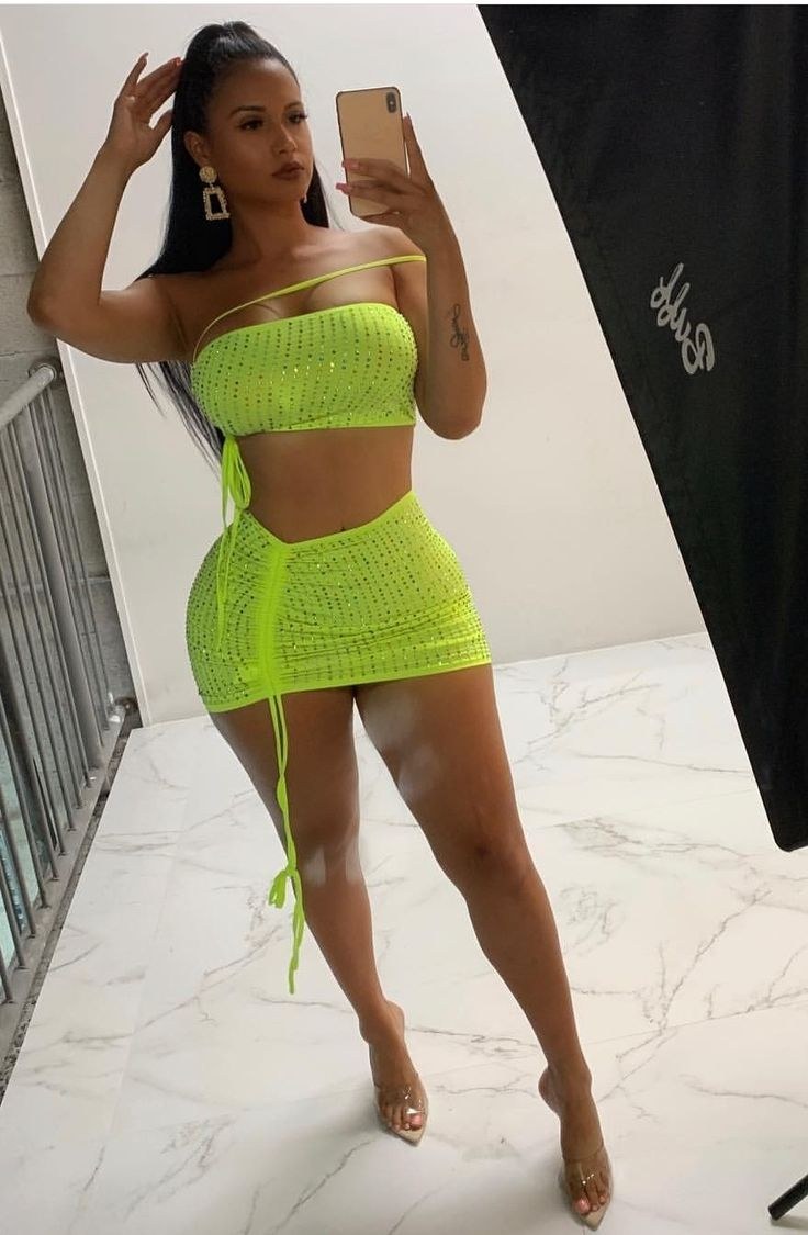 Yineth Moreno tight dress