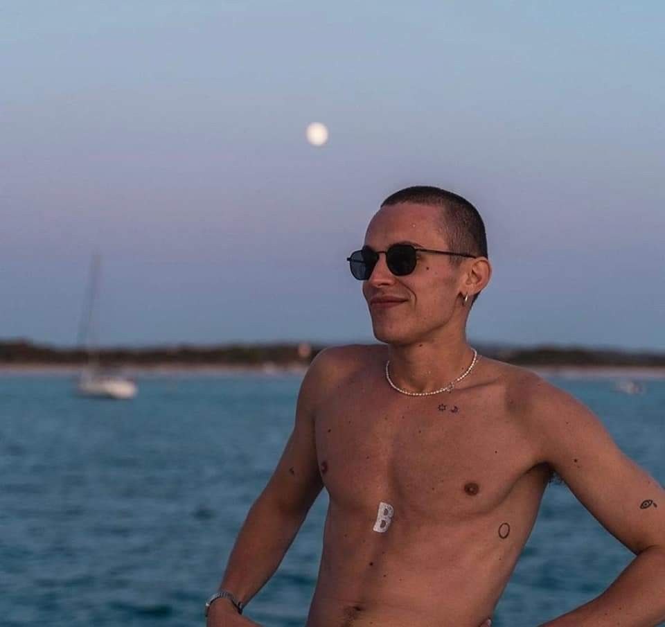 Aron and Omar bed stage