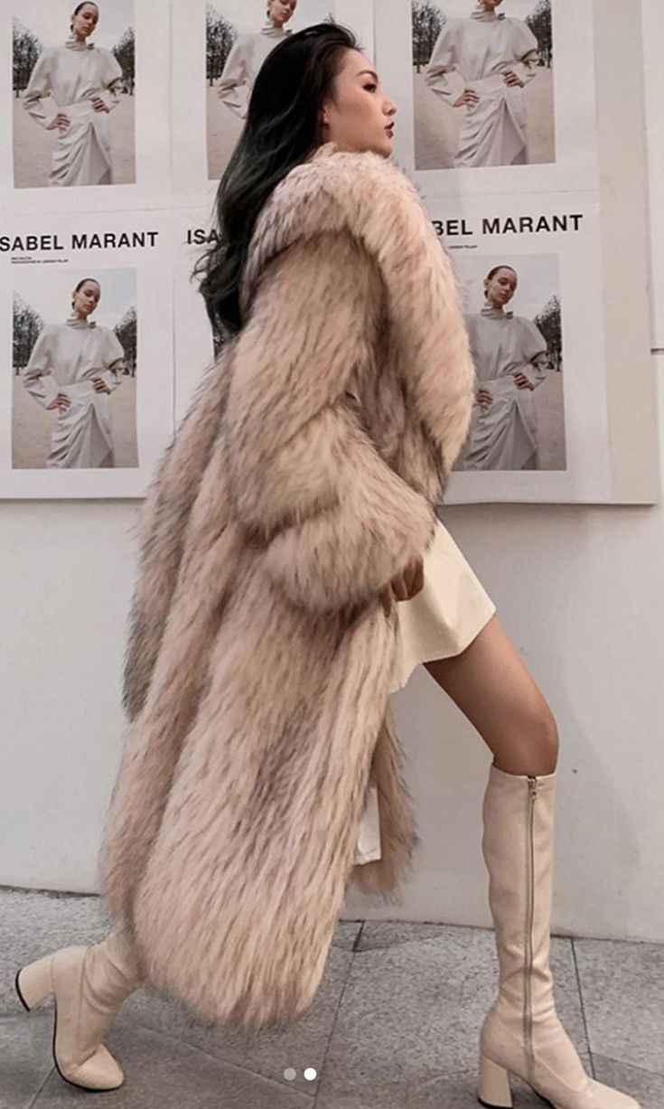 Jennifer Lopez in a fur coat
