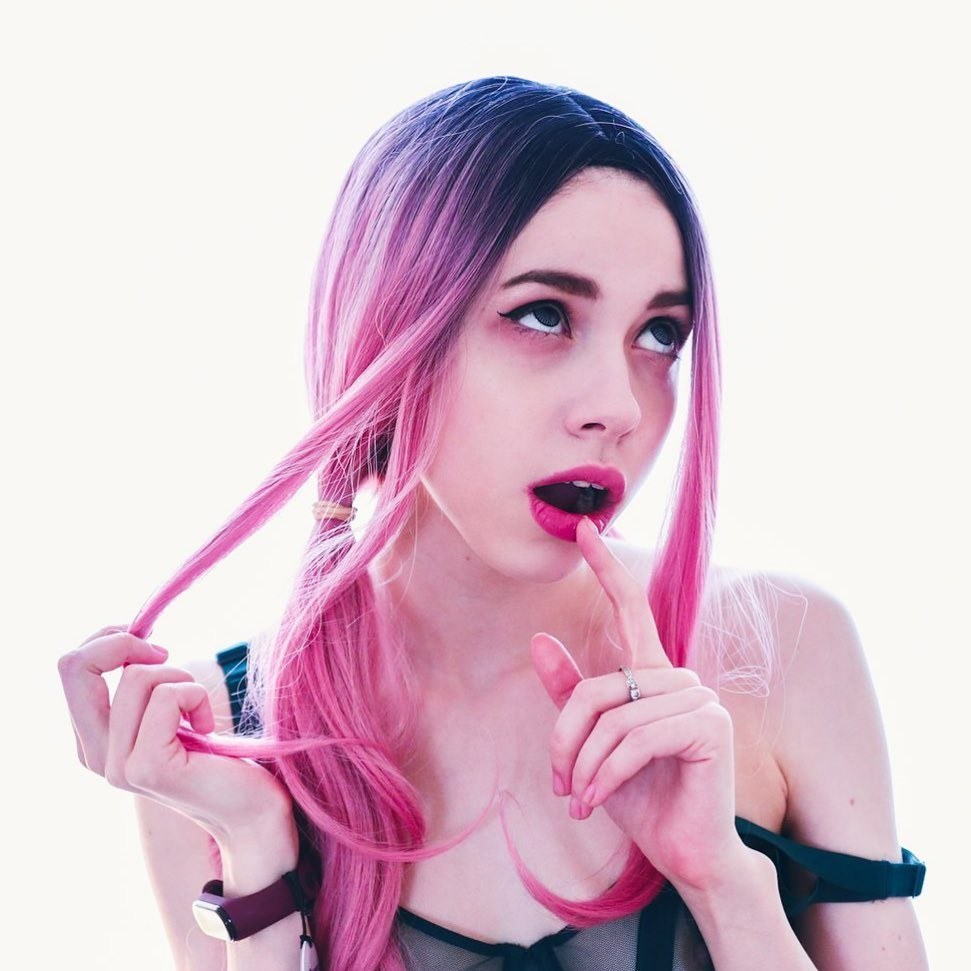 Anal masturbation of young blondes