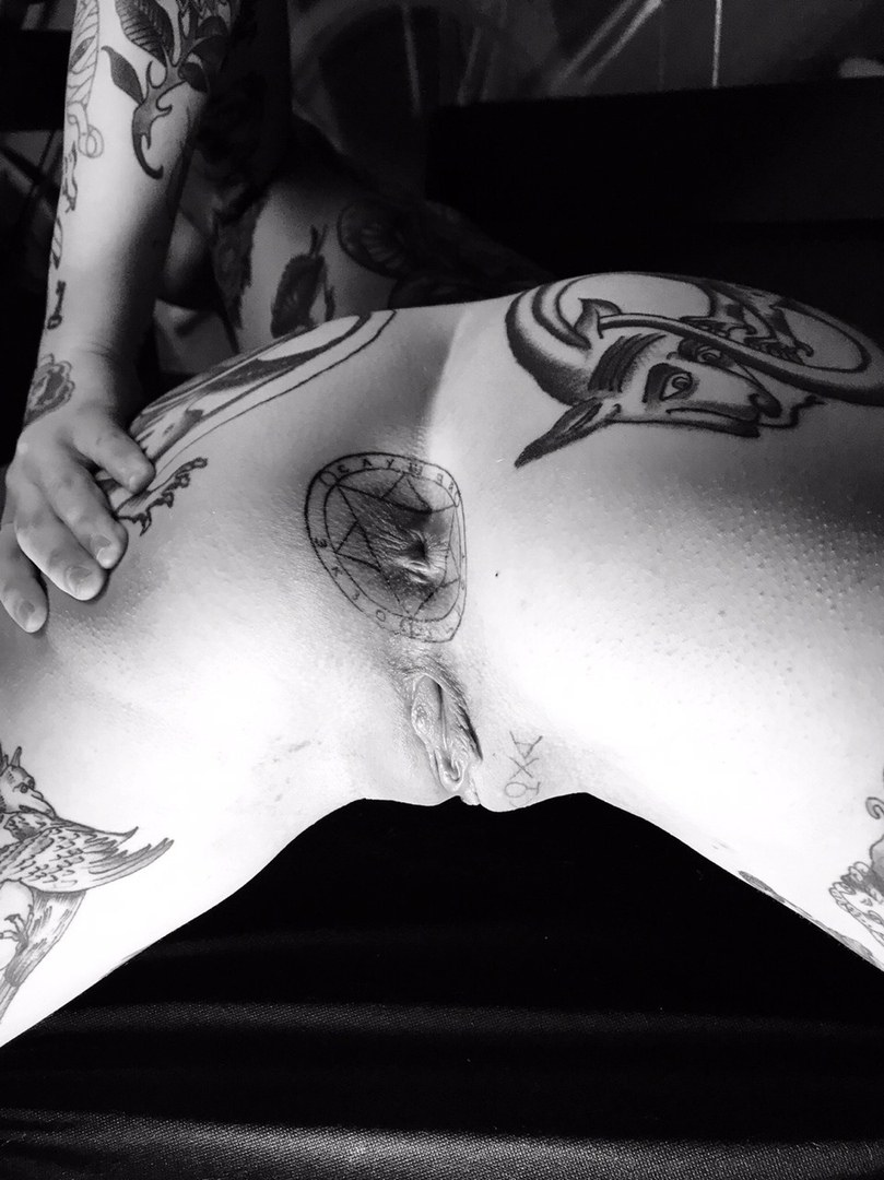 Siberian Tattoo Girl (66 photos)