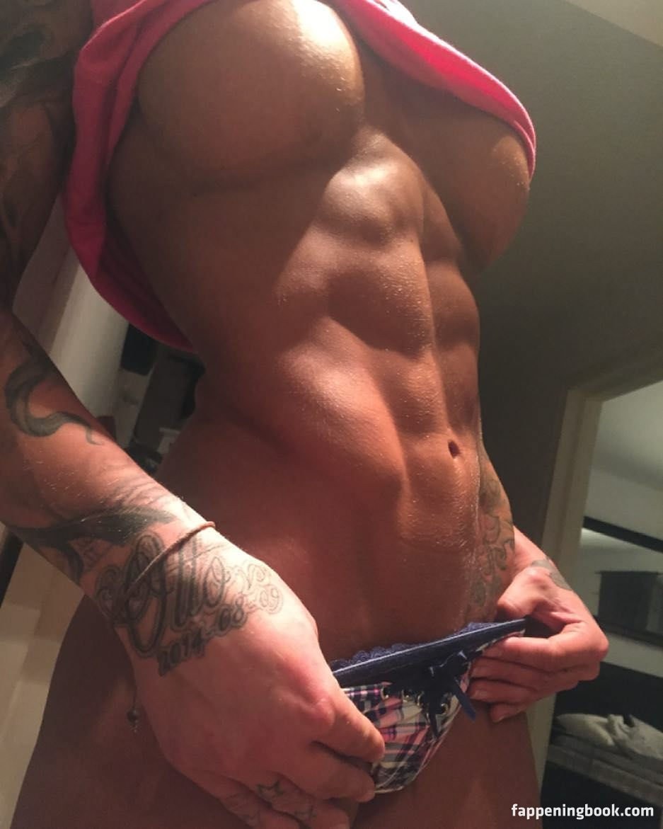 Pauline von Schinkel (65 photos)