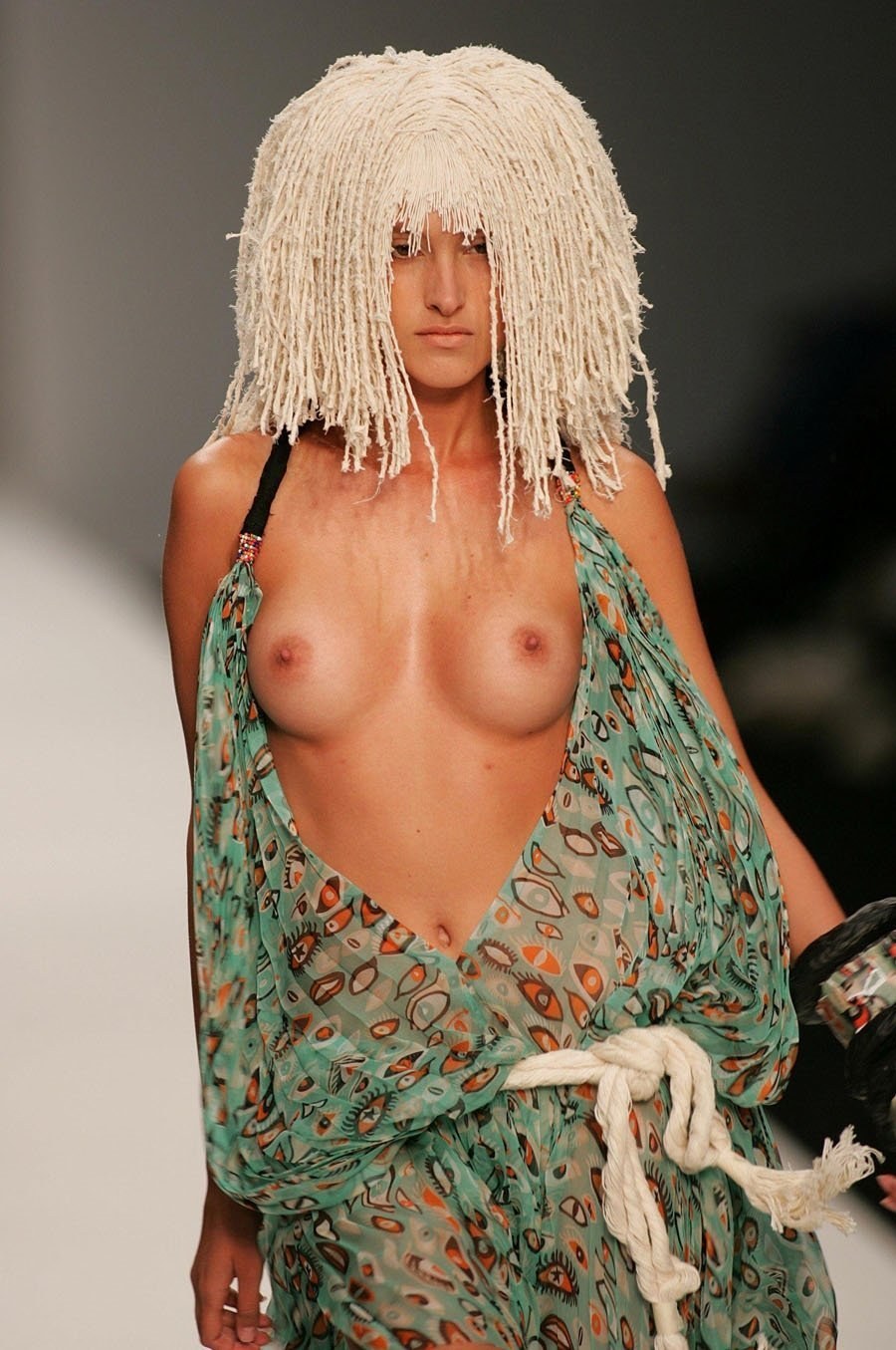 High fashion without panties