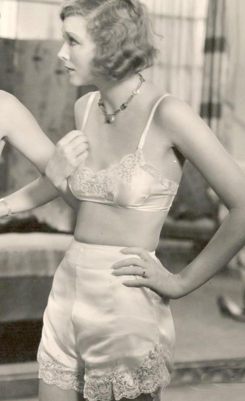 Adult women in pantalons