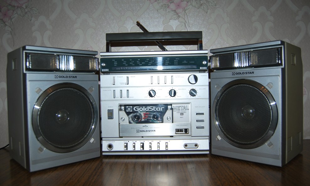 Radio tape recorders 80 scarves and others