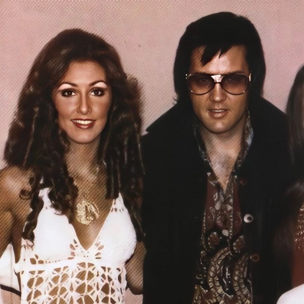 Linda Thompson 2020 in a swimsuit