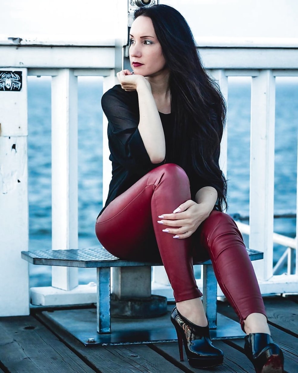 Vanessa Pur in boots