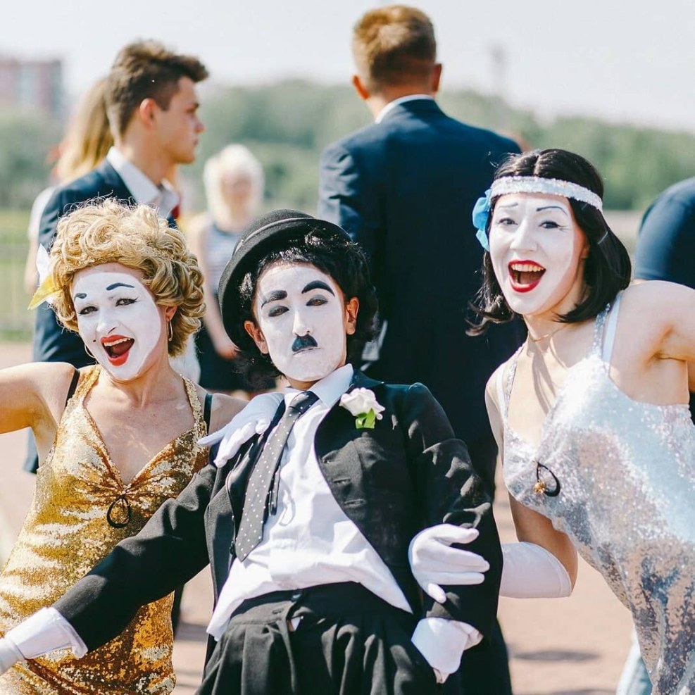 Singer Charlie xch naked