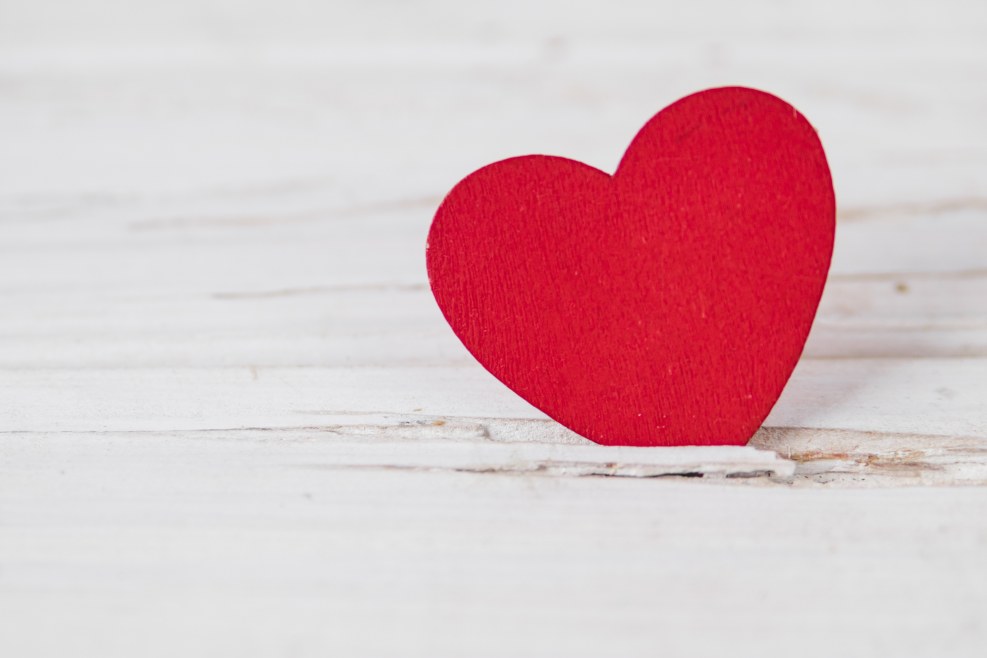 Modern wallpaper on the phone of hearts