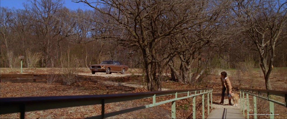 Keanu Reeves and Sandra Bullock House by the lake
