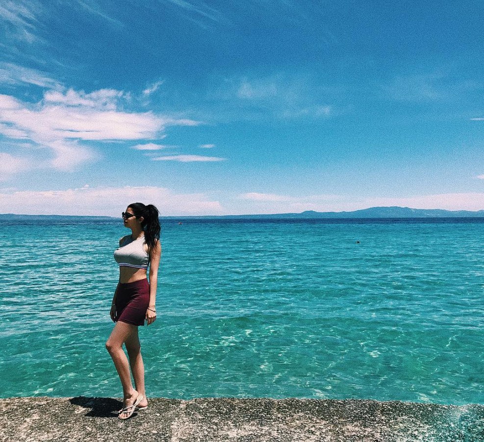 Aliana Ustinenko in tights