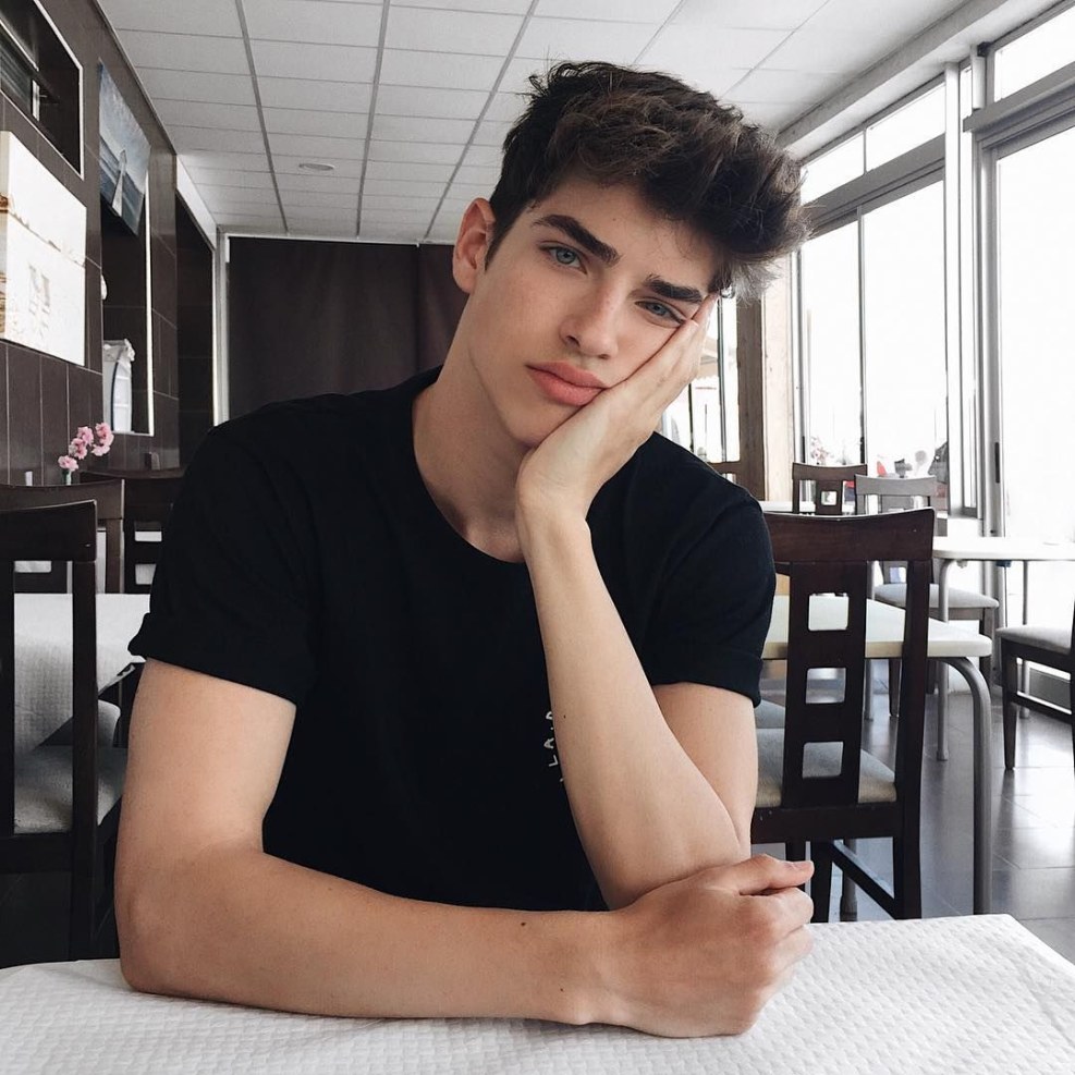 Manu Rios in profile