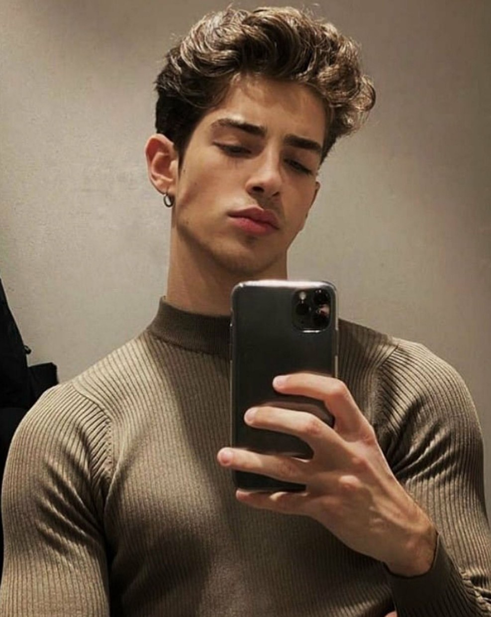 Manu Rios Selfi Persus