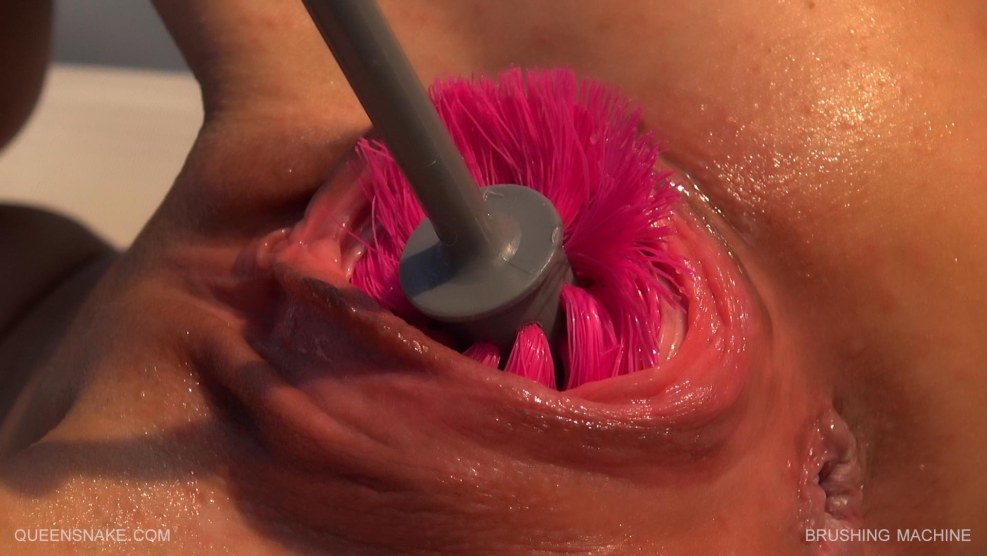 Queensnake porn actress Snow