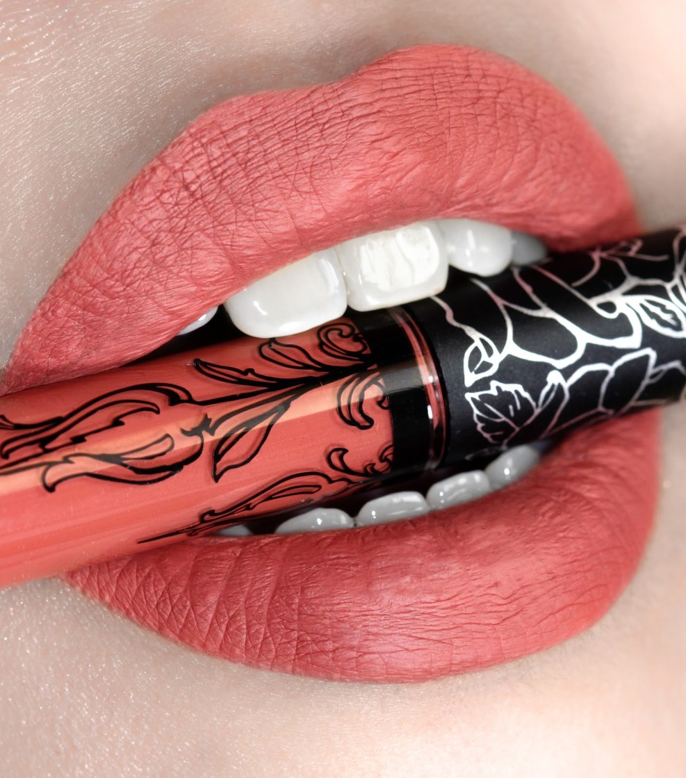 Busty painted girl in a gorgeous photoset