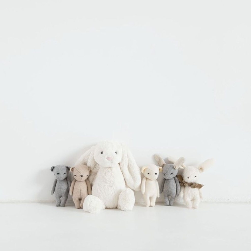 Max Collfield Tickle