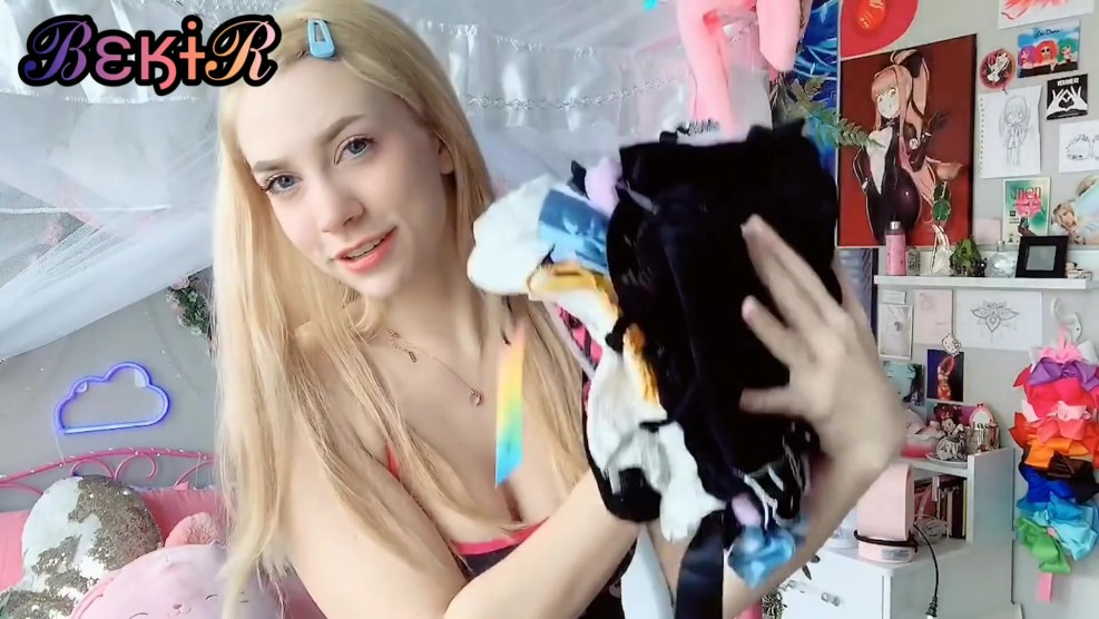 Mature Czech Woman Squirting with Estrogenolit