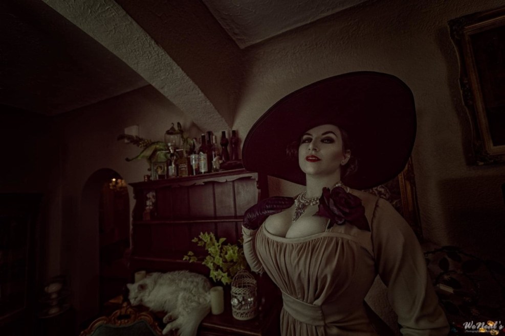 Christina Hendricks Lady Dimitrescu