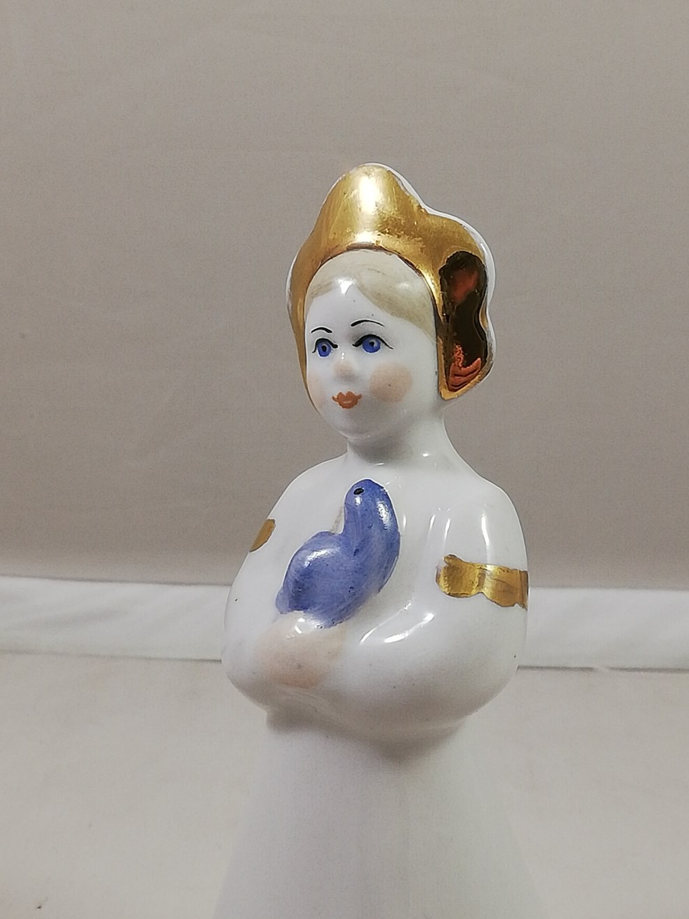Porcelain girl washes a jug