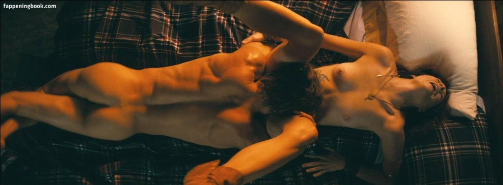 Elizabeth Taylor Cleopatra Nude